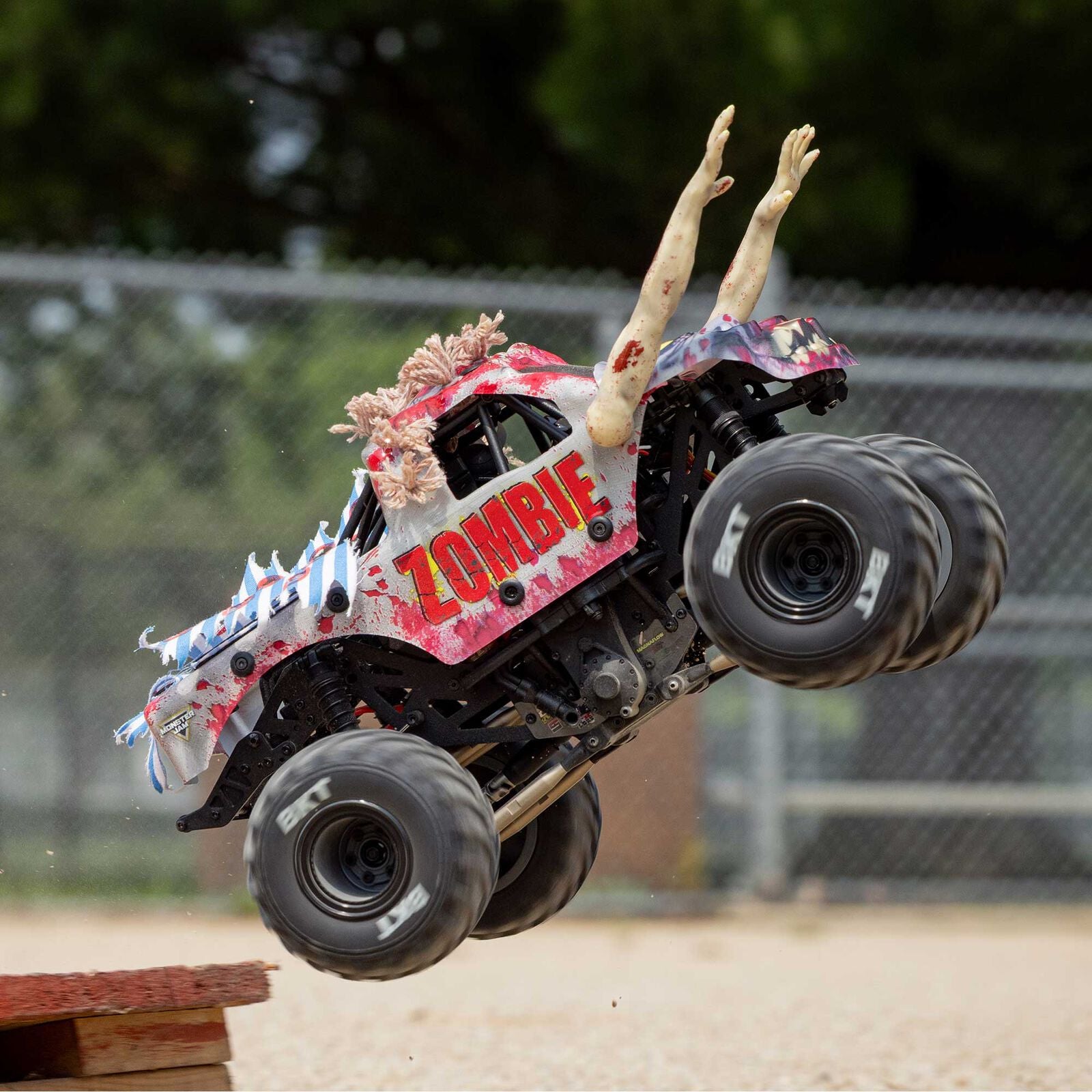 Losi 1/18 Mini LMT Zombie 2S 4X4 RTR Brushed Monster Truck